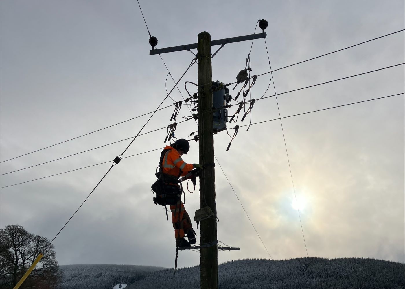 An engineer repairs SSEN's overhead network following Storm Éowyn