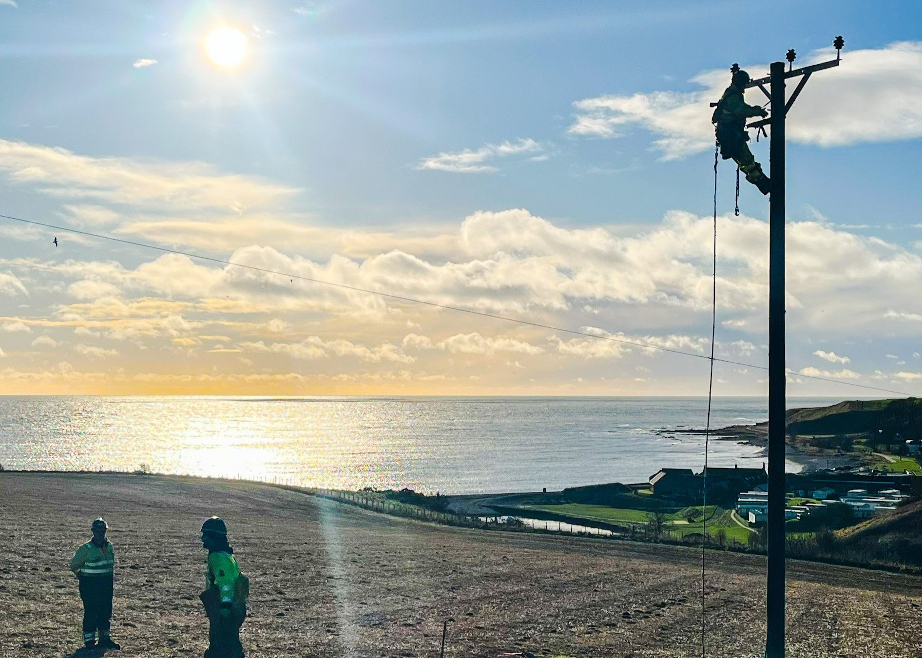 An SSEN team repairing part of the overhead network