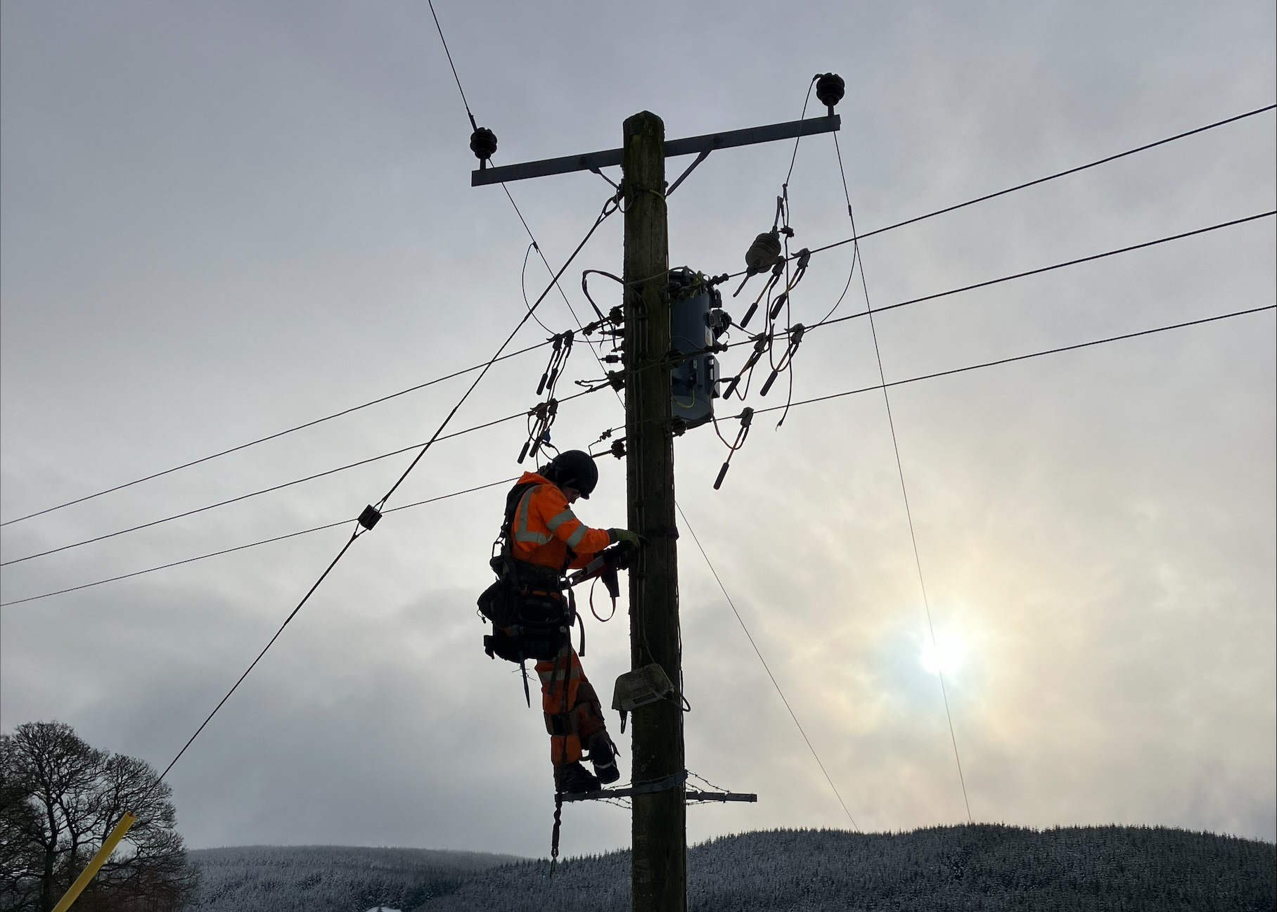 An engineer carrying out repairs to SSEN's overhead network in Perthshire