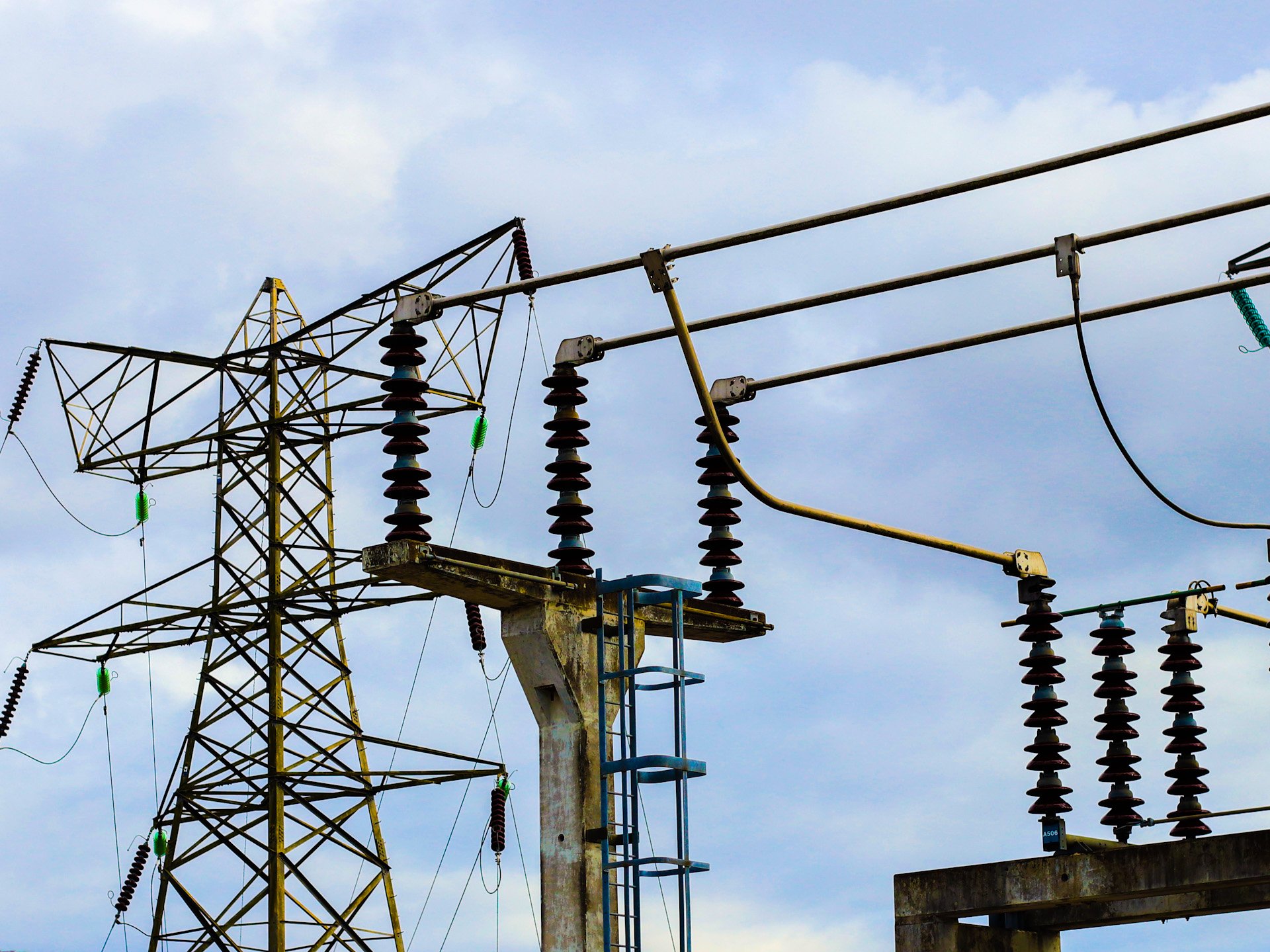 A close up image of SSEN Distribution network infrastructure with blue sky in the background