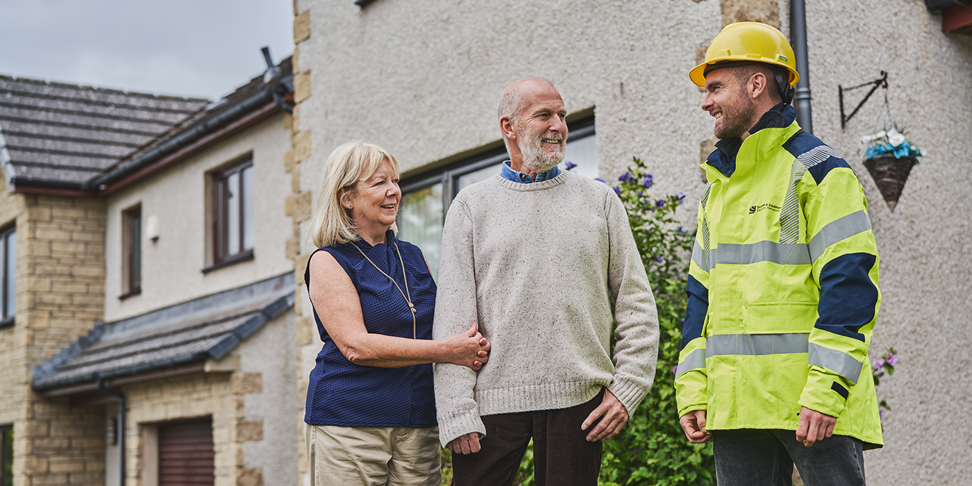 Image of SSEN engineer speaking with customers