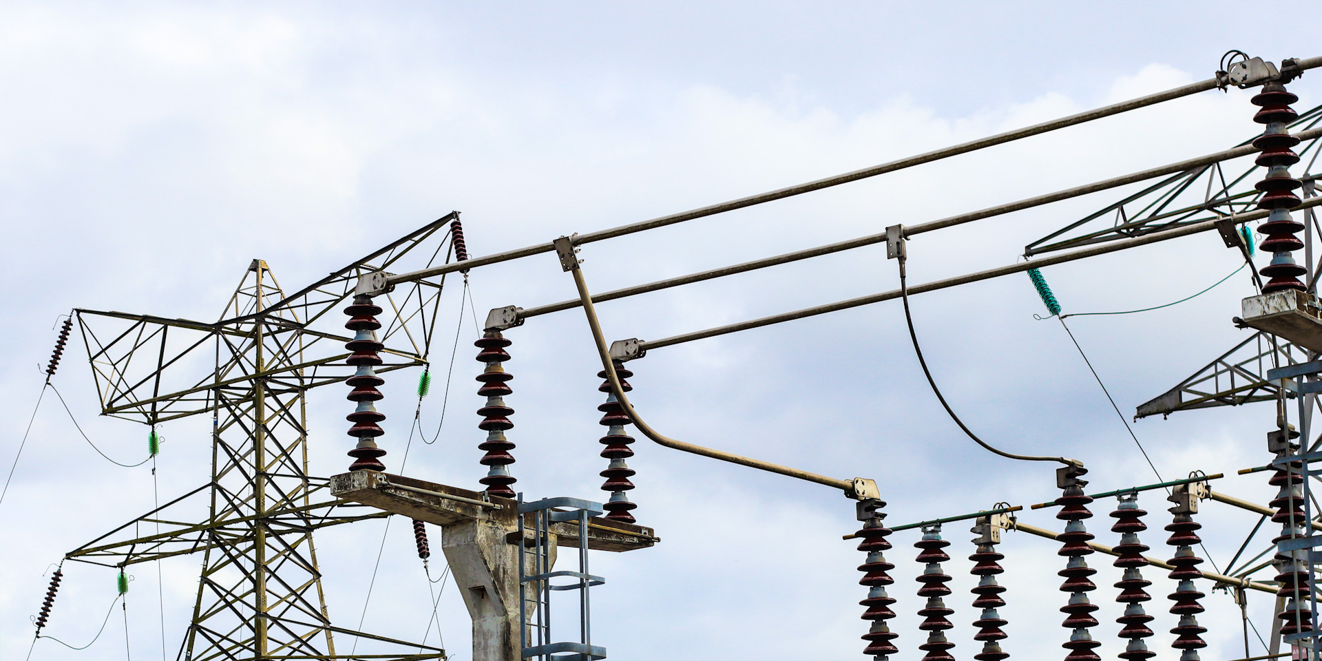 A close up of SSEN electricity infrastructure with a blue sky in the background