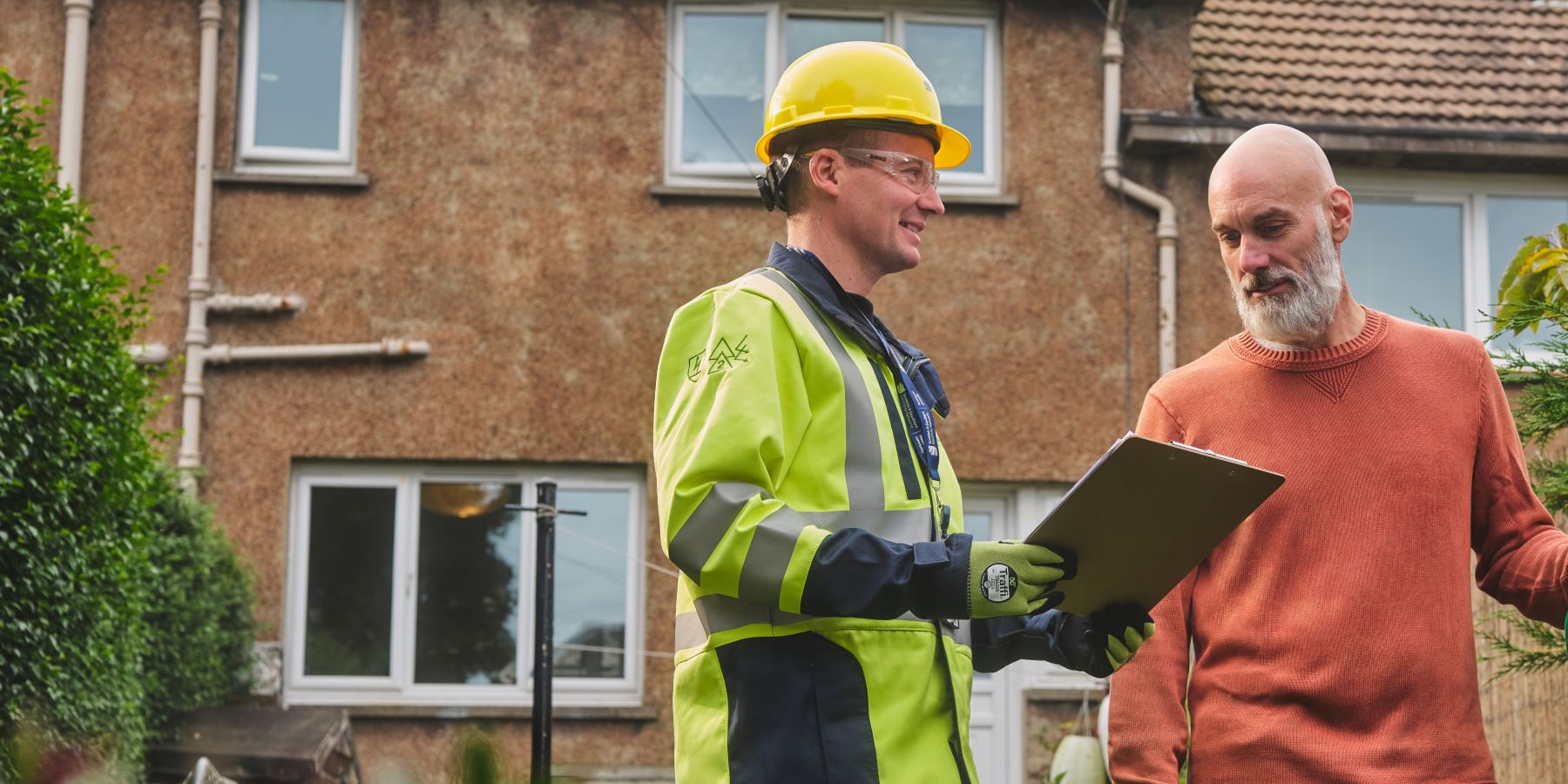 An SSEN team member talks to a customer in the garden